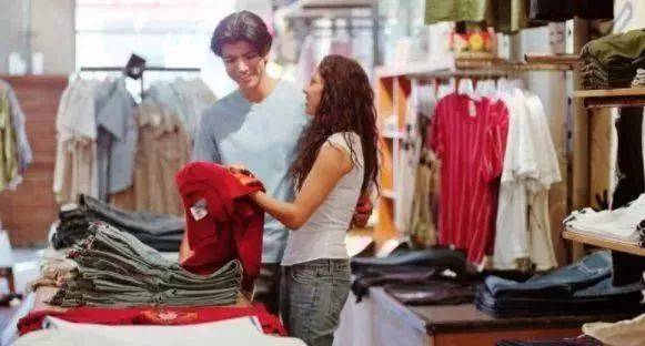 服装导购应对顾客犹豫技巧_微商没人买怎么办_探明客户虚实了解偏好