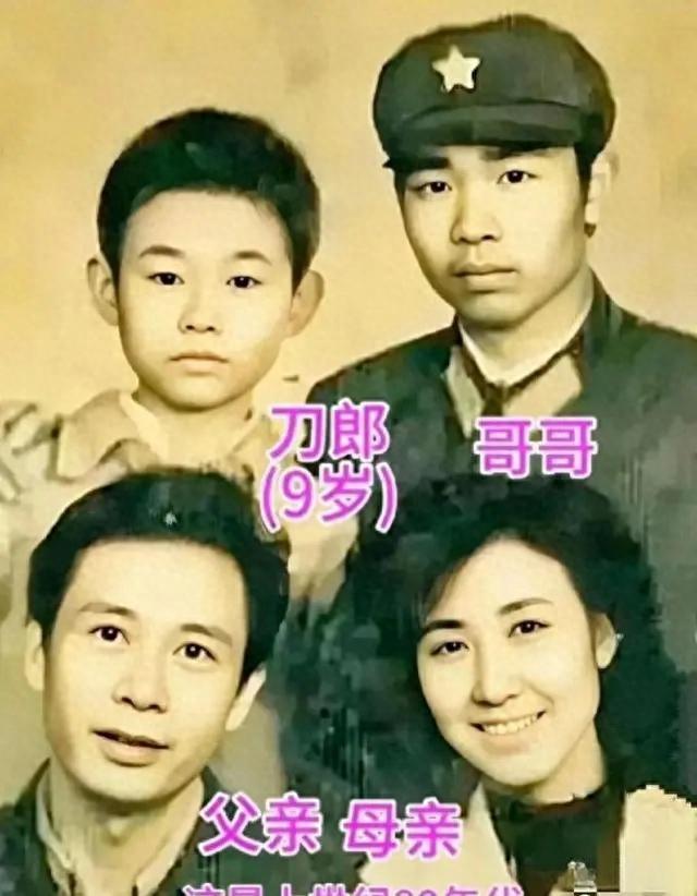 黄国伦为什么老戴帽子_刀郎戴帽子原因_刀郎帽子背后的故事