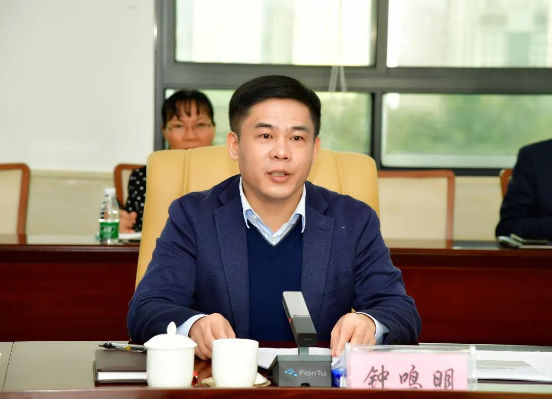 福耀玻璃工业集团有限公司代表团 文昌考察交流 钟鸣明 曹德旺出席座谈会_福耀玻璃股票代码