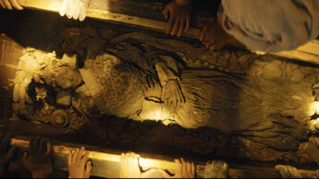 龙岭迷窟:村中惊现神秘女s 胡八一等人为何欲买一只绣花鞋?